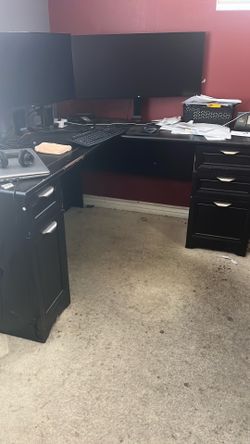 L-shaped computer or office desk with 5 storage