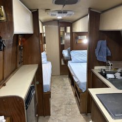 1968 airstream land yacht Overlander