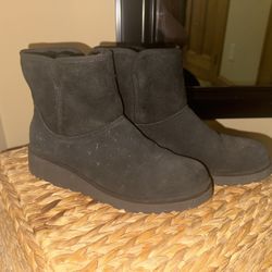 WOMENS UGGS!!! SIZE 8!!! Like New