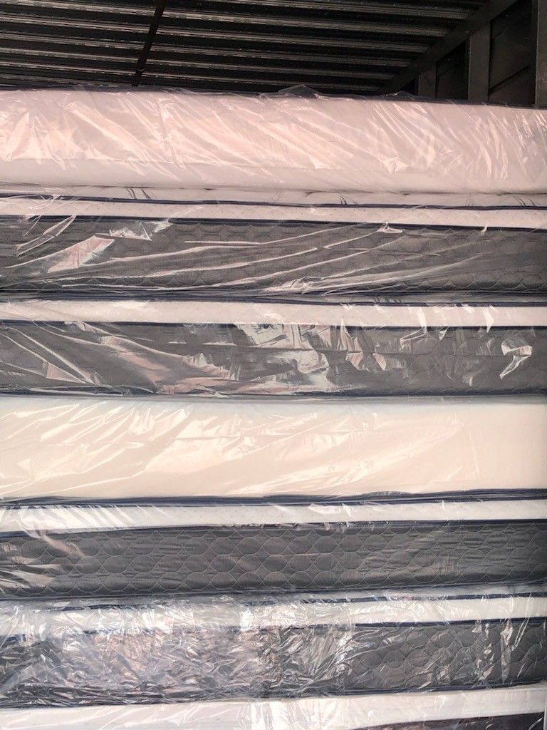 TWIN MEMORY FOAM MATTRESSES SET WHIT BOX SPRING BRAND NEW ✅️
