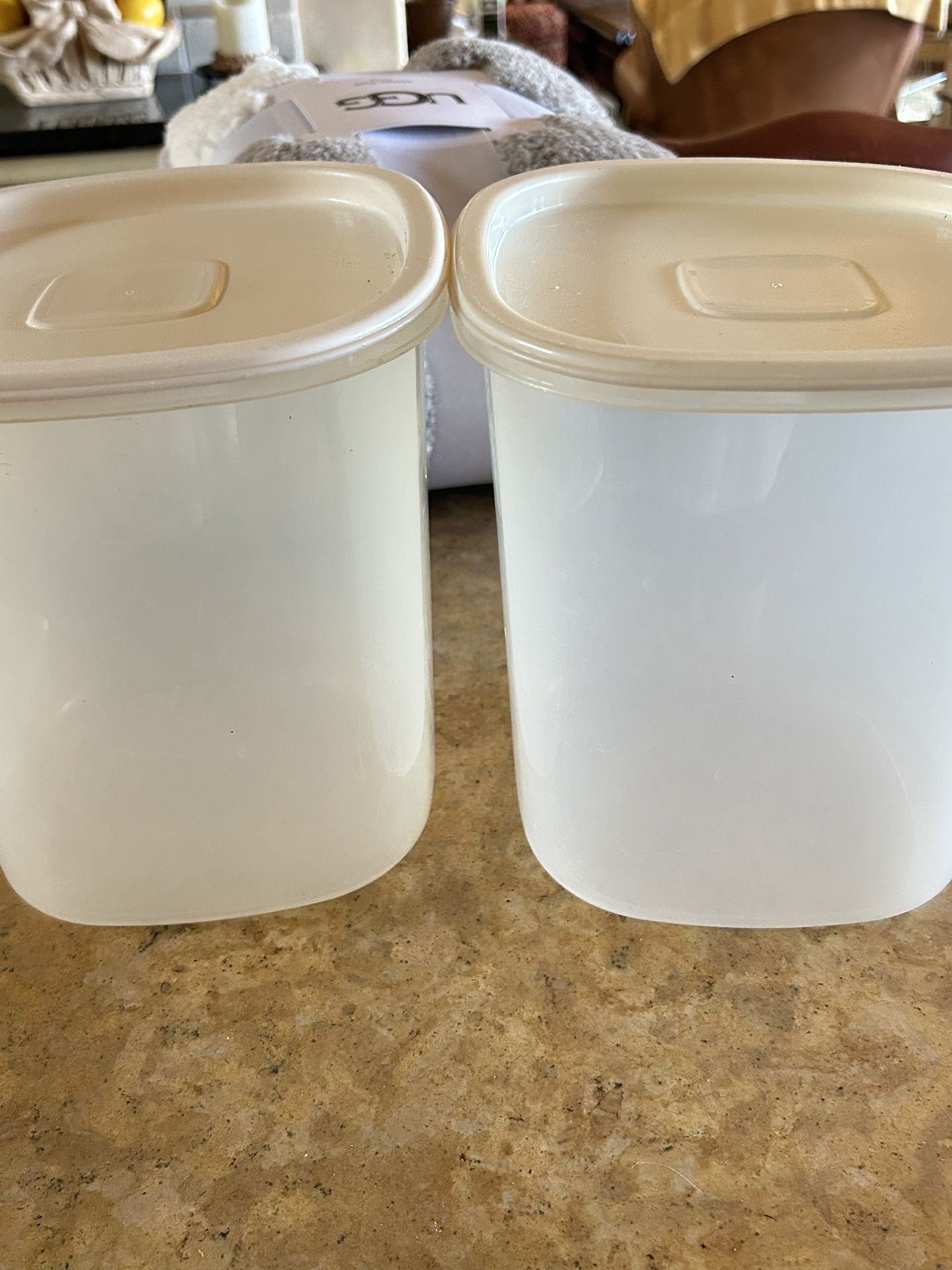 21 Cup Rubbermaid Storage Containers