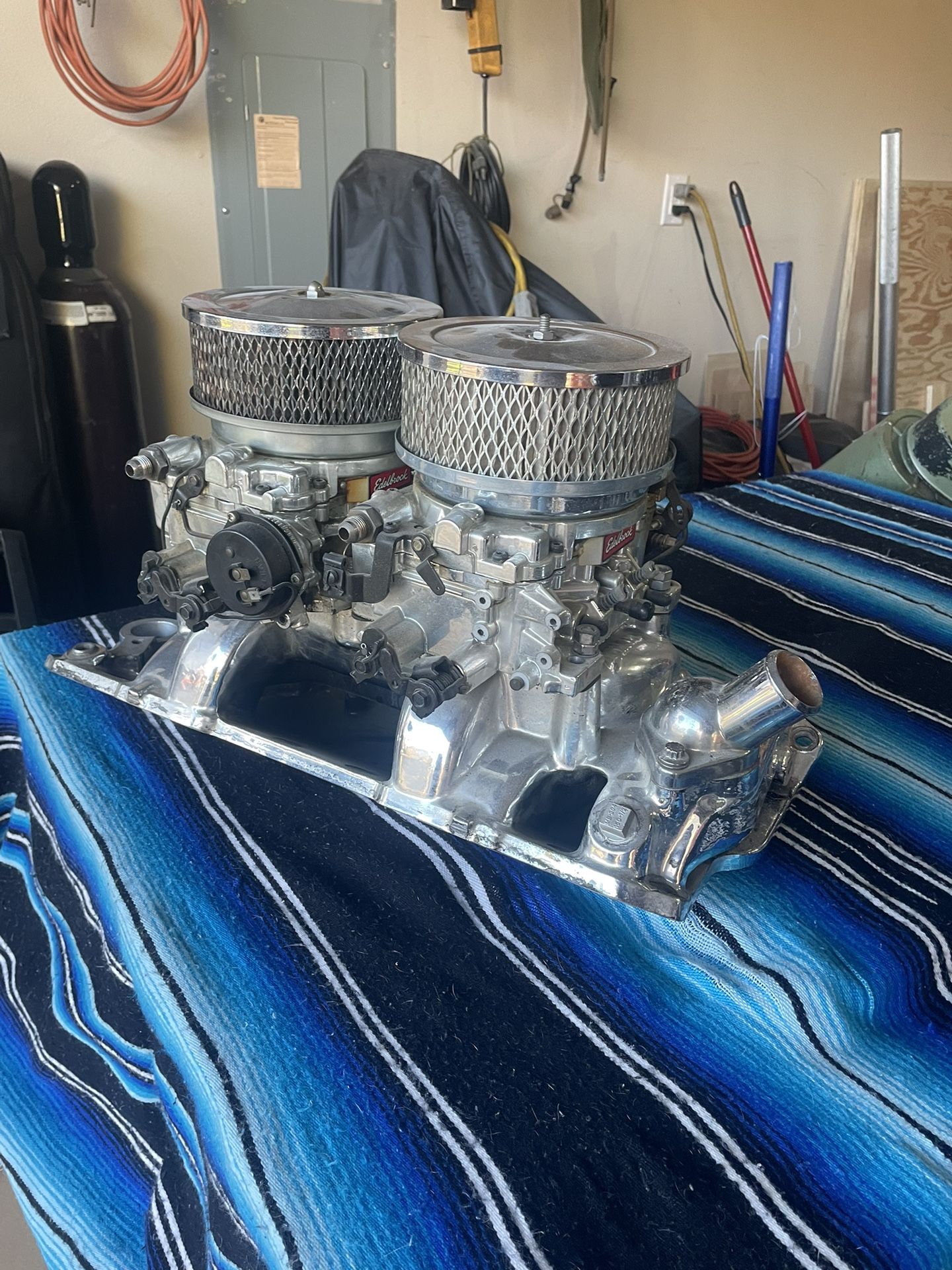 Edelbrock dual carb intake