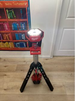 M-18 Milwaukee Cordless Rocket Duo Power Tower Light