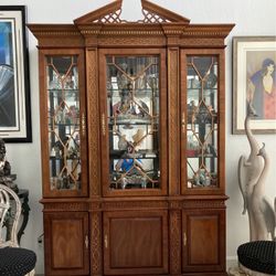 90” Thomasville Display Cabinet, Chippendale Style.  All Wood & Glass Breakfront China Cabinet. Mirrored Back. Light.  Glass Shelves.  Storage Below. 