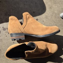 Sorel Lolla Cut Out Bootie in camel brown suede