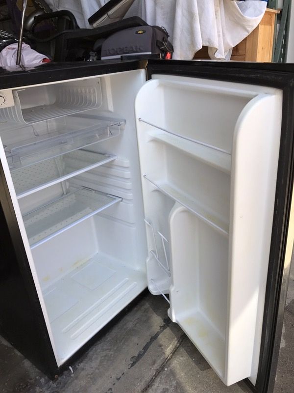 Kenmore mini fridge 4.6 cubic feet model 183 94673 for Sale in