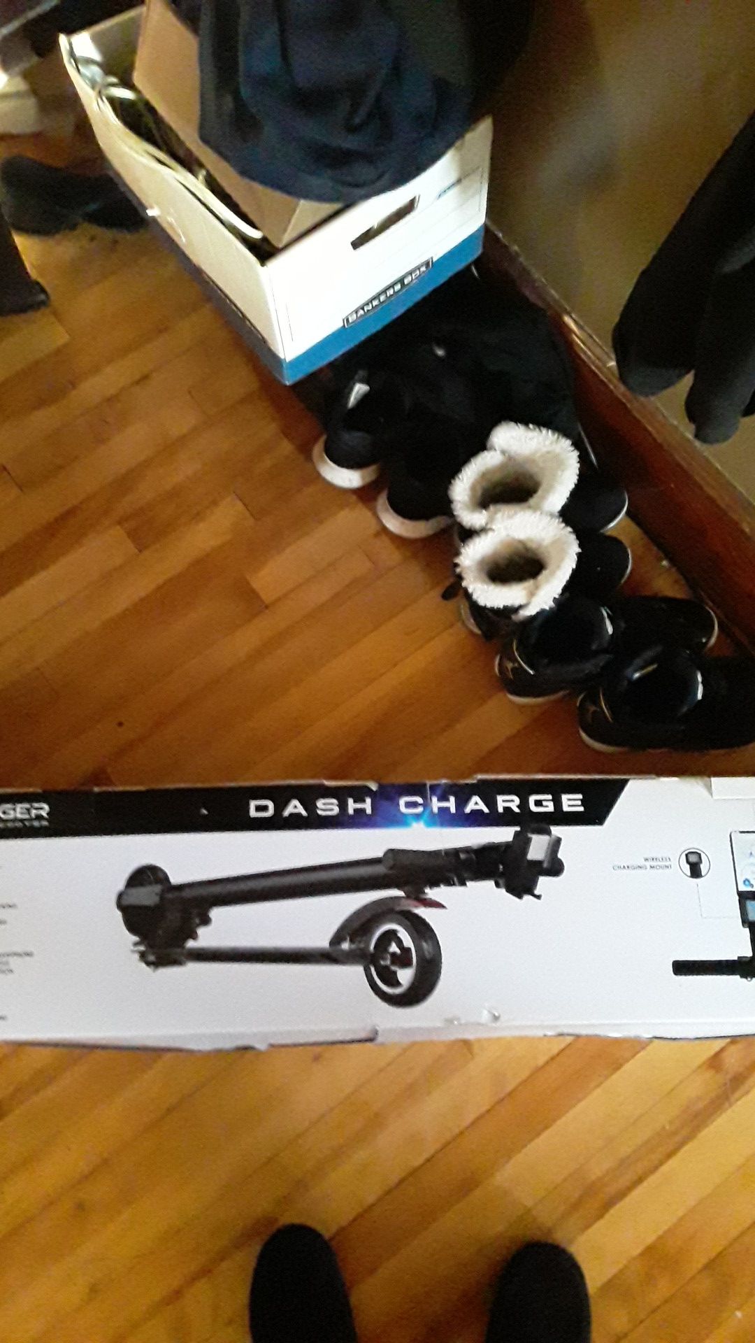 Voyager Dash charge electric scooter