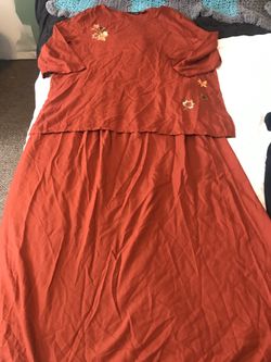 Ladies 2 piece lightweight rust colored Just Class brand skirt & top size XXL