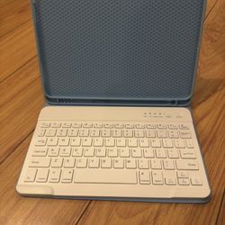 iPad Case With Bluetooth Keyboard
