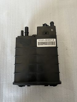 13-15 Escape Fuel Vapor Charcoal Canister DG93-9E857-B