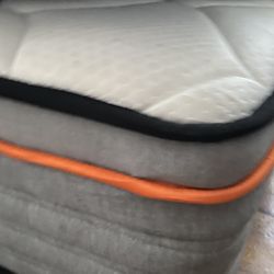 12 Hybrid Mattress Like New