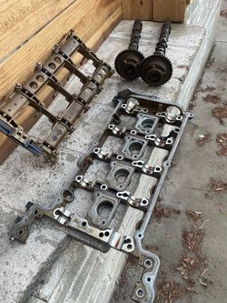 2012-14 Mercedes Benz c250 camshafts/ camshaft cover