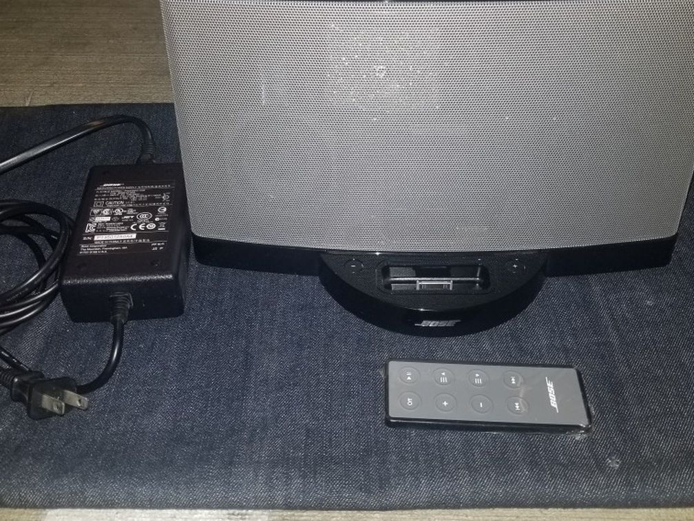 Bose Sounddock II System W/ Original AC and Remote