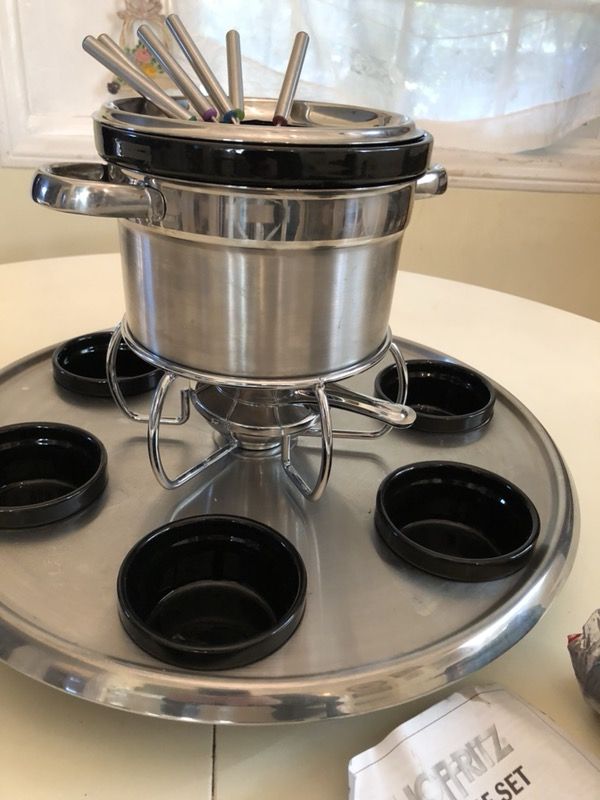 Oster 3qt duraceramic fondue pot for Sale in Hesperia, CA - OfferUp