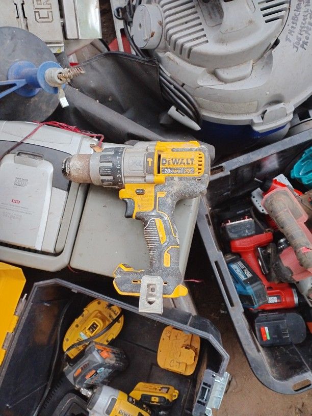 DEWALT 20V MAX XR Brushless Cordless 3-Speed Hammer Drill/Driver,