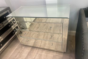 LIKE NEW!!! Mirrored Dresser
