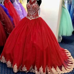 Vestido De Quinceañera ( Size 4) Tiara, Corona Y La Enagua Del  Vestido 