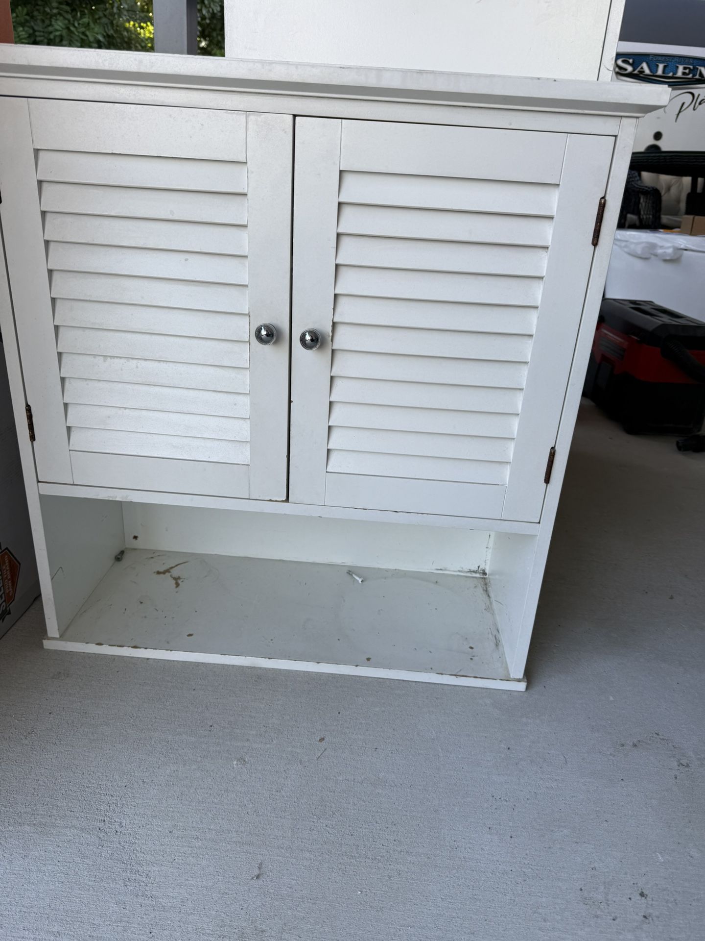 Compact White Cabinet β Great for Bathroom or Small Spaces