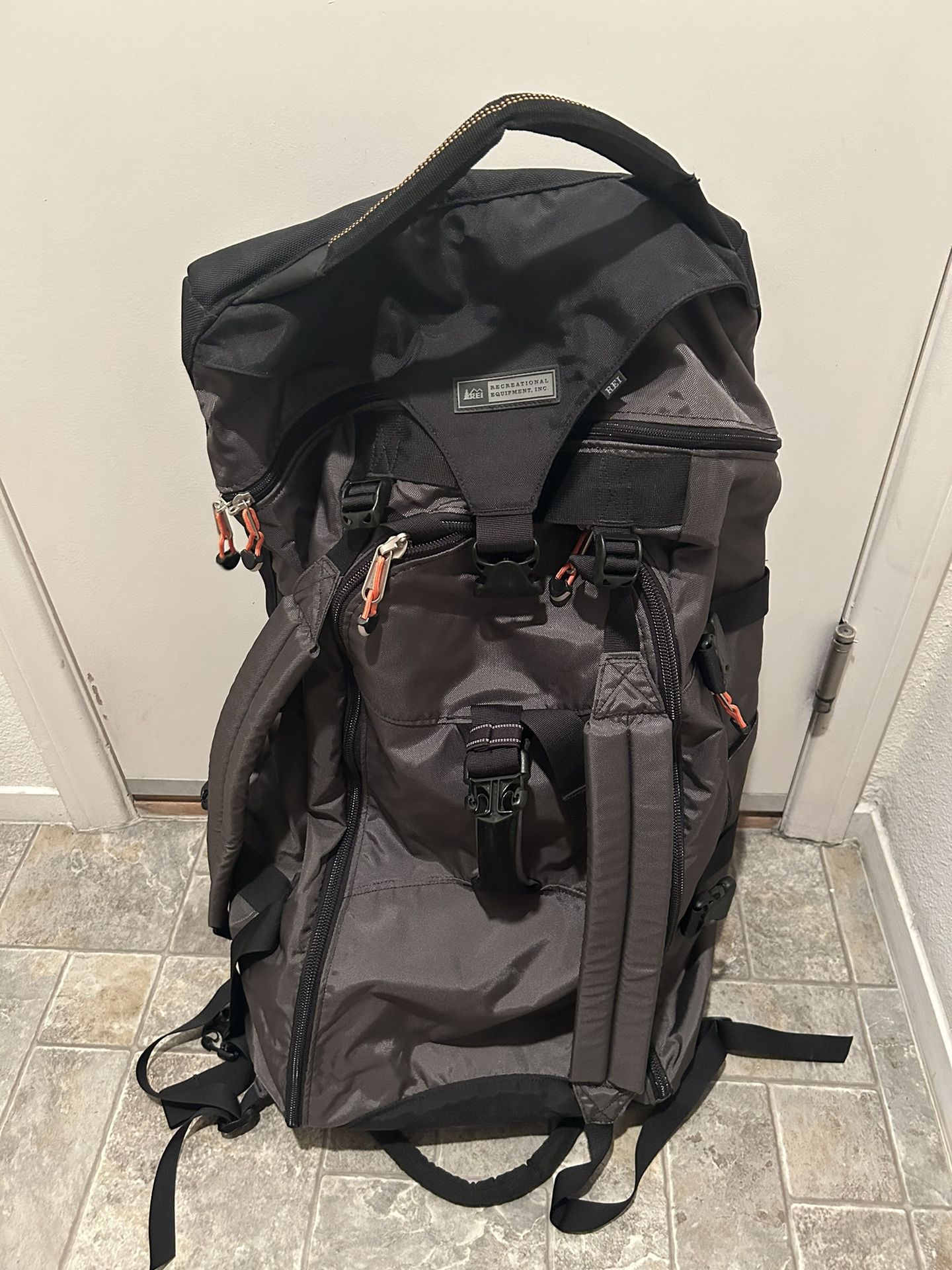 REI 60 Liter Convertible Backpack Duffle Bag 