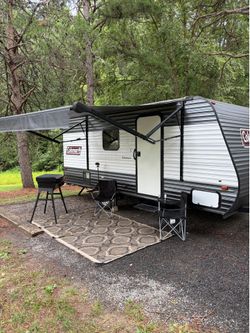 2021 Dutchman camper with complete camping package