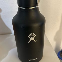 Hydro Flask 64 oz Growler