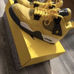 Jordan 4 Lightnings 