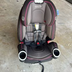 Graco 10 Position Car Seat. Grows With Child (I Have A Blue And Black One Too) 