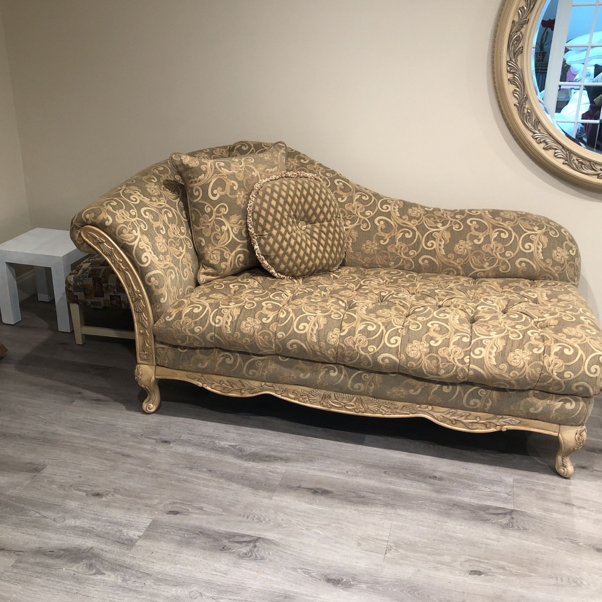 Beautiful 2/3 Seat Loveseat