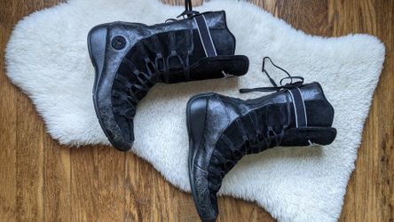 Air Jordan Jazzy Bell Boot Sz 8
- Women's