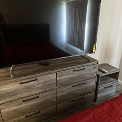 72 Inch Pixel Tv Queen Size Bed With Matching Dresser’s 