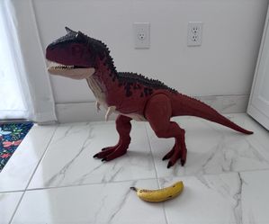 Collector Jurassic World Super Colossal Camp Cretaceous Carnotaurus "Toro"