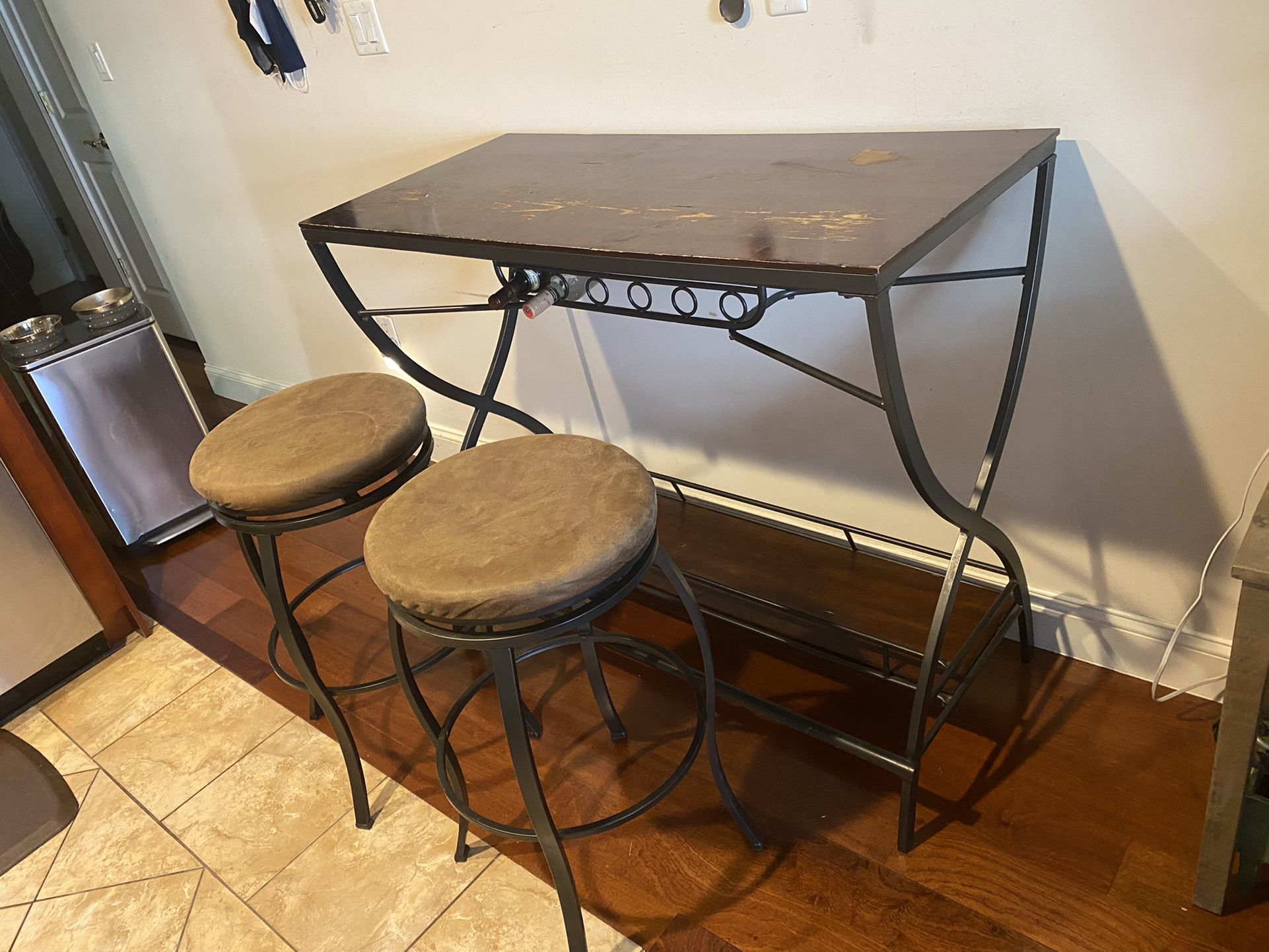 Bar Table With Stools 