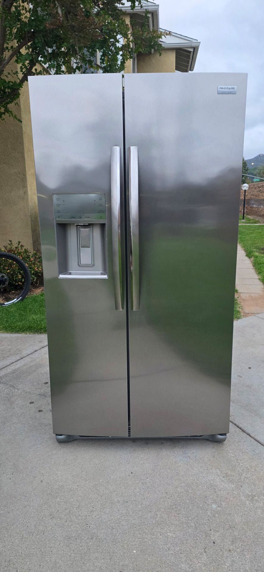 Frigidaire 36 sided by side refrigerator freezer counter depth