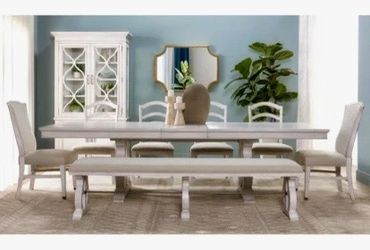Dining Set / with comfy bench.