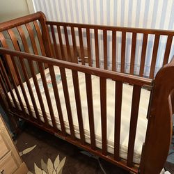Wooden Baby Crib w/ Mattress And Drawer
