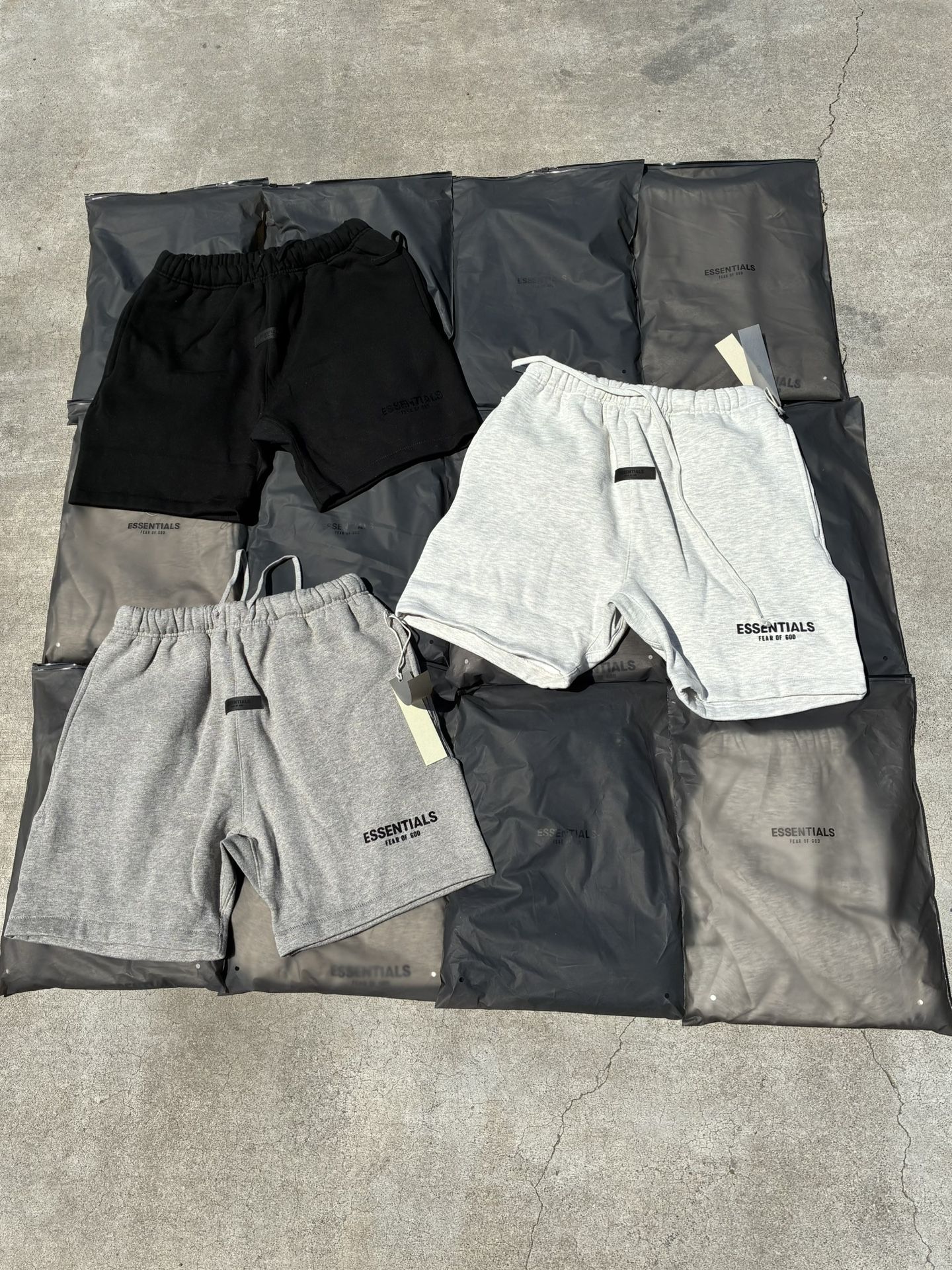S-XL ESSENTIALS shorts (AUTHENTIC)