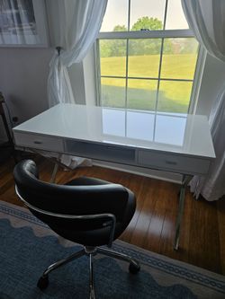 Desk highgloss with chair