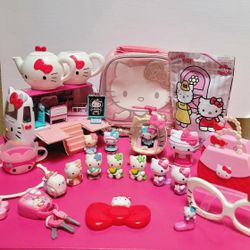 HELLO KITTY TOYS, PUZZLE AND LUNCH BOX BUNDLE