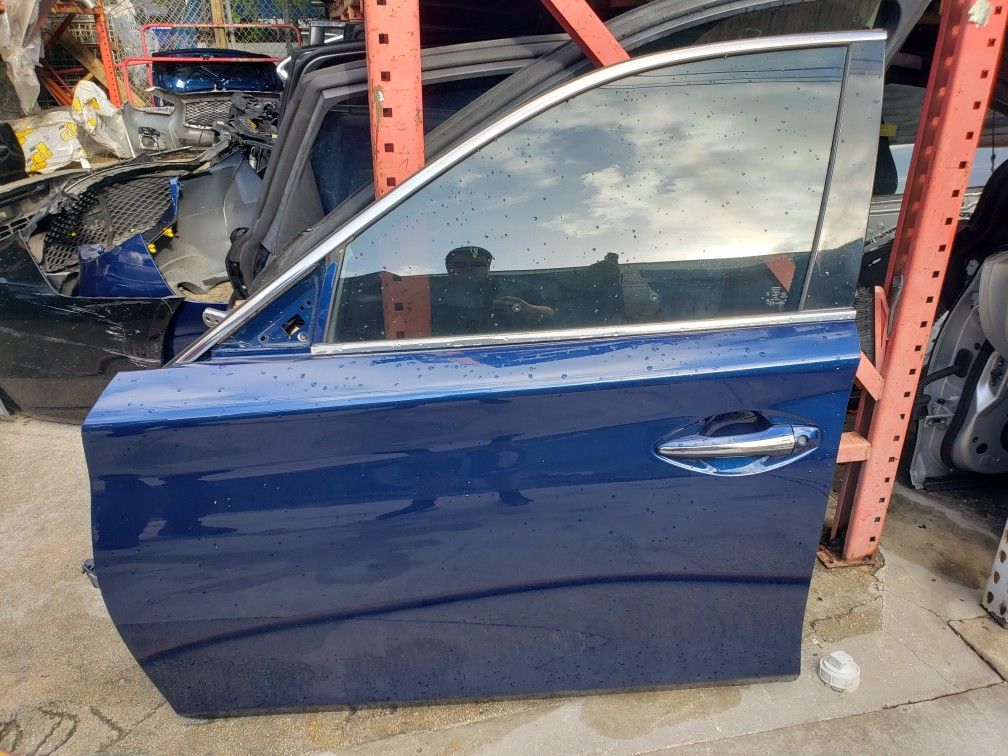 Q50 FRONT LEFT DRIVER DOOR