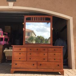 Maple wood Dresser With Mirror 