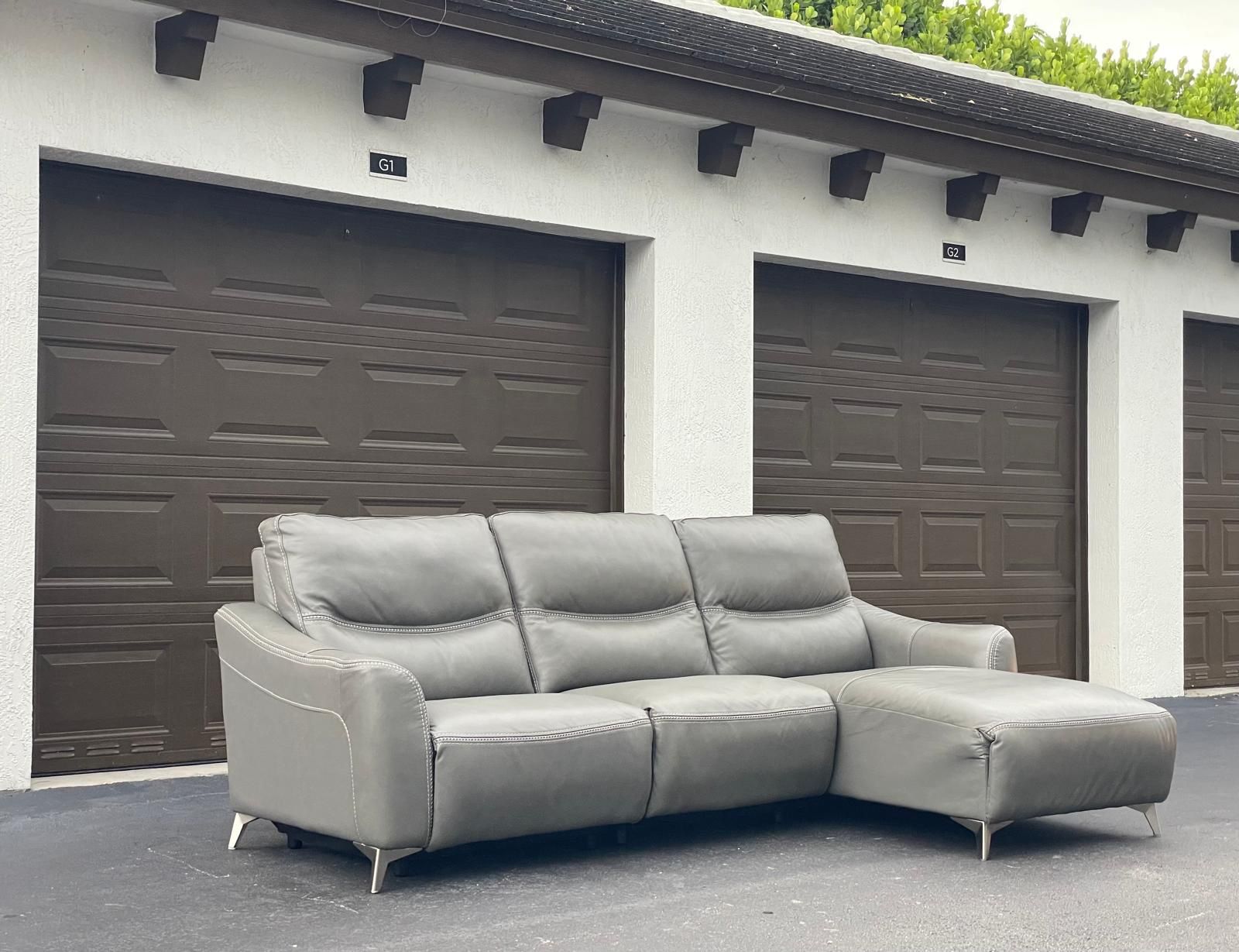 🛋️ Sofa/Couch Sectional - LIKE NEW - Leather - Delivery Available 🚛