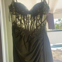 PROM DRESS SIZE 3-4