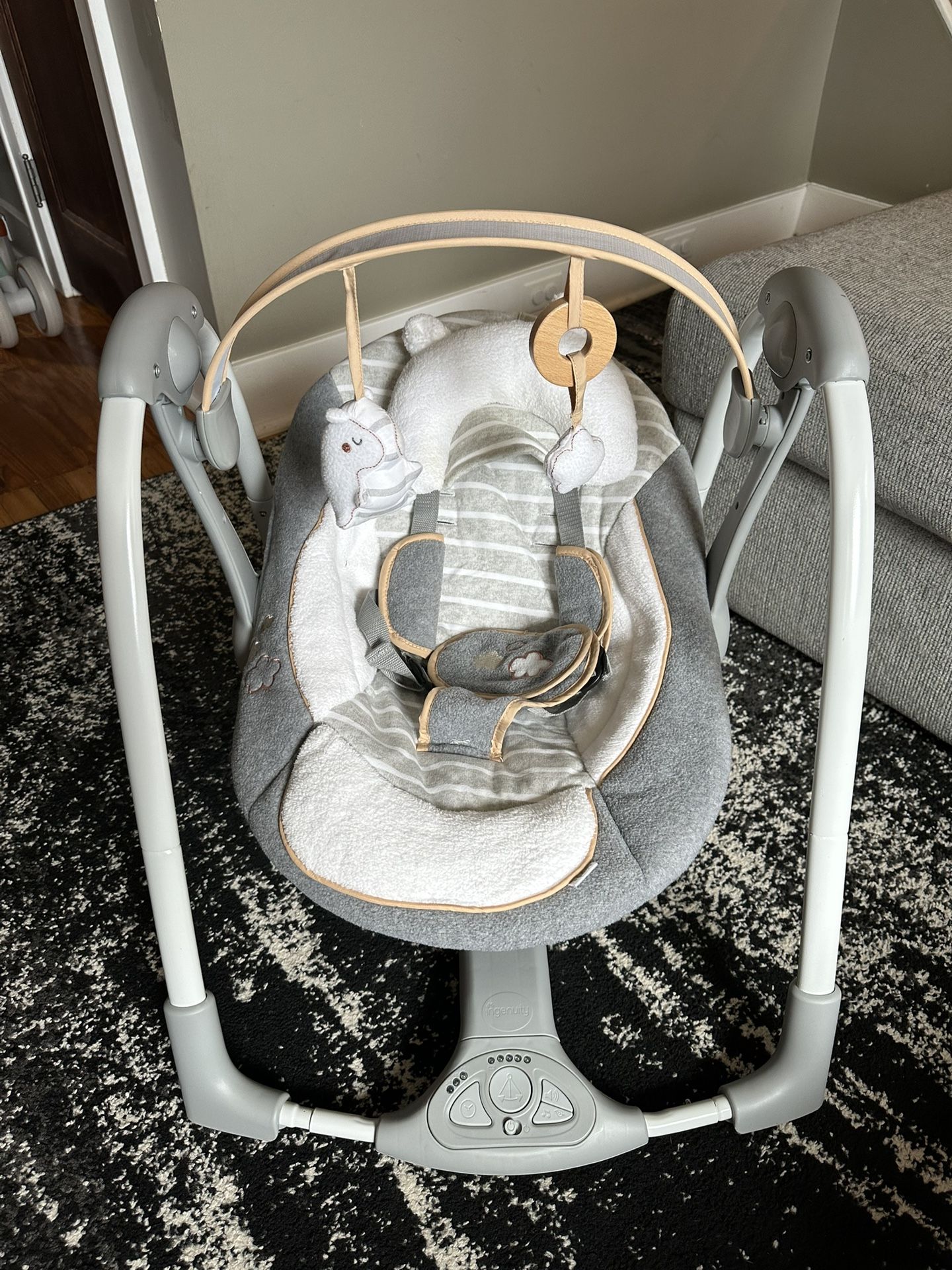 Baby Swing Ingenuity Swing 'n Go Deluxe 5-Speed Baby Swing, Foldable, Portable Space Saver