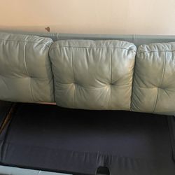 Pull Out Bed/ Couch Green