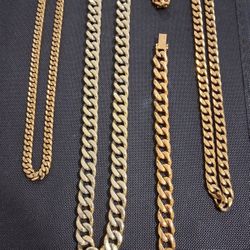 Jewelery Collection / 24 Pieces