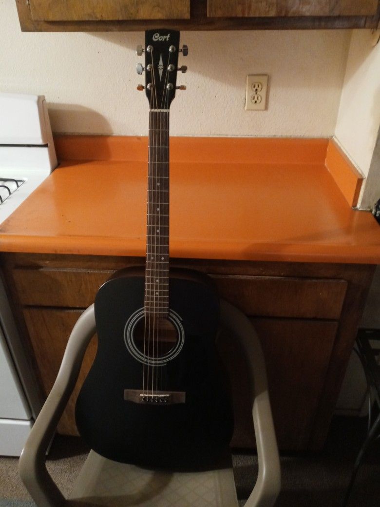 NICE CORT ACOUSTIC GUITAR. BRAND NEW STRINGS. SOUNDS AND PLAYS REALLY GOOD. ALL ORIGINAL. 