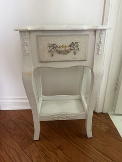 Nightstand/corner Table