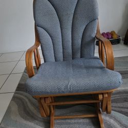 glamma Glider - Gently Used, Comfy, Non Smoking Home