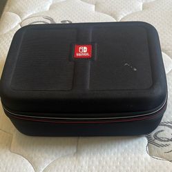 Nintendo Switch Deluxe Carrying Case 