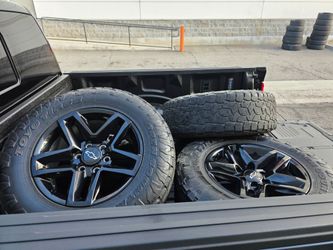 18" CHEVY TRAILBOSS Z71 rims Toyo tires